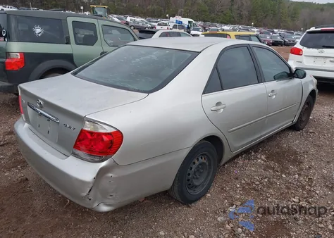 2005 Toyota Camry Std z USA, uszkodzony, nr VIN JTDBE32K853028922